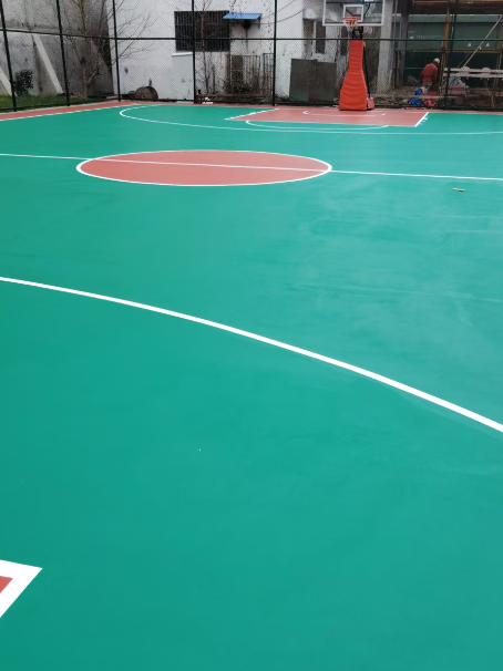 呼图壁 球场长期使用易出现地面开裂